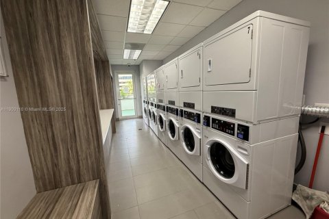 Снять в аренду кондоминиум в Майами, Флорида 2 спальни, 95.69м2, № 1952730 - фото 19