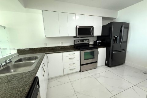 Снять в аренду кондоминиум в Майами, Флорида 2 спальни, 95.69м2, № 1952730 - фото 4