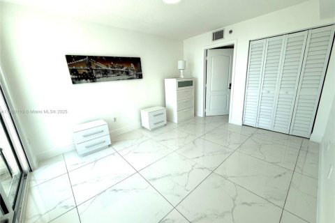 Снять в аренду кондоминиум в Майами, Флорида 2 спальни, 95.69м2, № 1952730 - фото 11