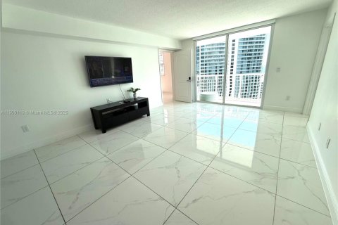 Снять в аренду кондоминиум в Майами, Флорида 2 спальни, 95.69м2, № 1952730 - фото 7