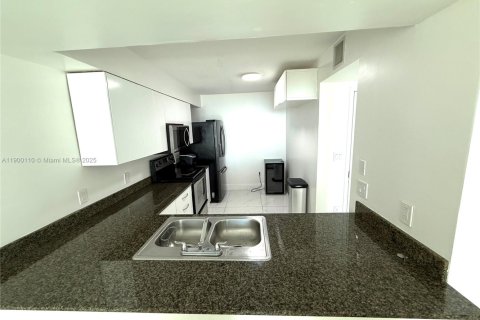 Снять в аренду кондоминиум в Майами, Флорида 2 спальни, 95.69м2, № 1952730 - фото 5
