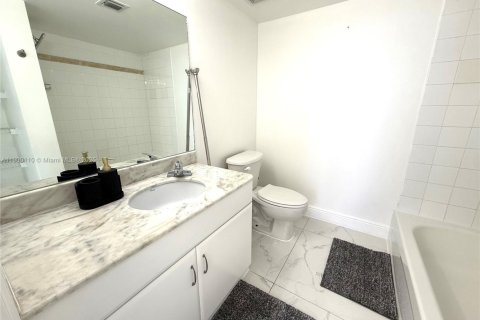 Снять в аренду кондоминиум в Майами, Флорида 2 спальни, 95.69м2, № 1952730 - фото 16