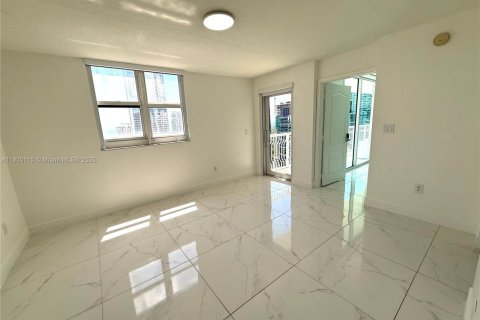 Снять в аренду кондоминиум в Майами, Флорида 2 спальни, 95.69м2, № 1952730 - фото 10