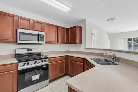 Купить таунхаус в Сеффнер, Флорида 5 комнат, 142.05м2, № 1761144 - фото 4