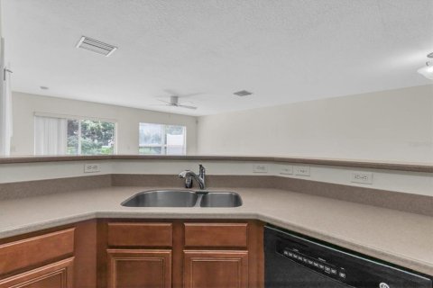 Купить таунхаус в Сеффнер, Флорида 5 комнат, 142.05м2, № 1761144 - фото 6