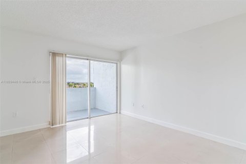 Condominio en venta en Miami, Florida, 3 dormitorios, 131.46 m2 № 1802537 - foto 15