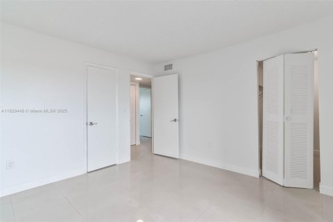 Condominio en venta en Miami, Florida, 3 dormitorios, 131.46 m2 № 1802537 - foto 16