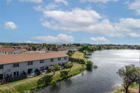 Condominio en venta en Miami, Florida, 3 dormitorios, 131.46 m2 № 1802537 - foto 19