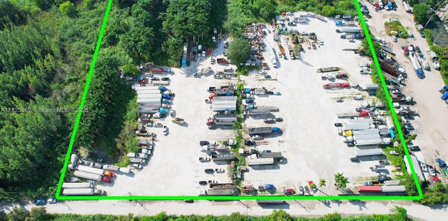 Коммерческая недвижимость в Хайалиа, Флорида № 2054278