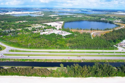 Купить коммерческую недвижимость в Хайалиа, Флорида № 2054278 - фото 3