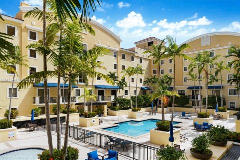 Condo in Miami, Florida, 2 bedrooms  № 1924978 - photo 13