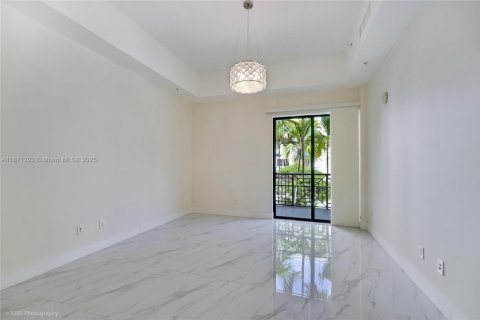 Condo in Miami, Florida, 2 bedrooms  № 1924978 - photo 3