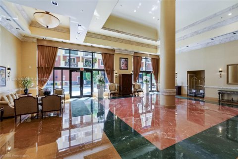 Condo in Miami, Florida, 2 bedrooms  № 1924978 - photo 15