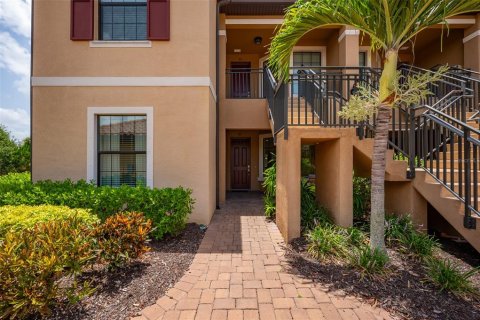 Condo in Sarasota, Florida, 2 bedrooms  № 2199478 - photo 2