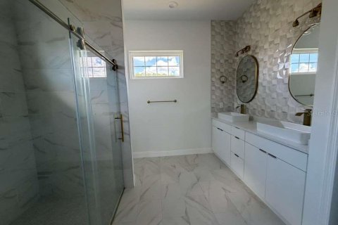 House in North Port, Florida 4 bedrooms, 179.49 sq.m. № 2102470 - photo 23