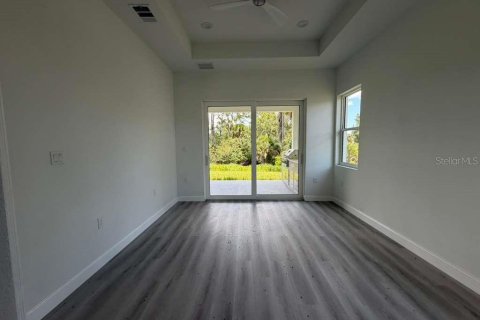 House in North Port, Florida 4 bedrooms, 179.49 sq.m. № 2102470 - photo 21