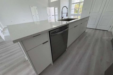 House in North Port, Florida 4 bedrooms, 179.49 sq.m. № 2102470 - photo 15