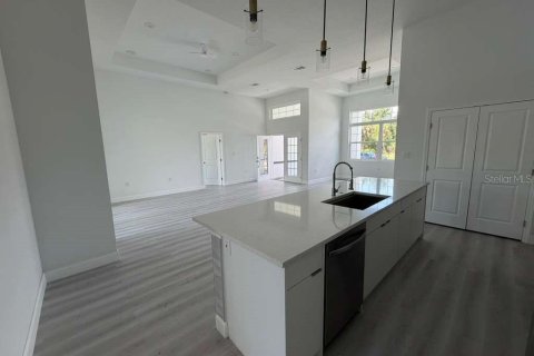 House in North Port, Florida 4 bedrooms, 179.49 sq.m. № 2102470 - photo 7