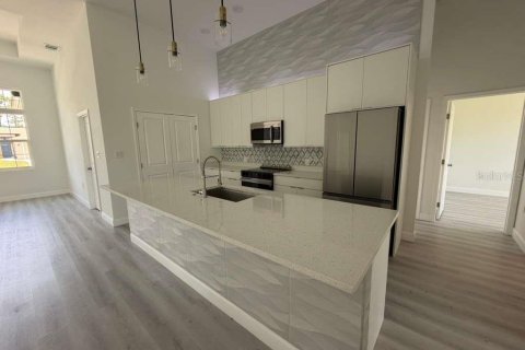 House in North Port, Florida 4 bedrooms, 179.49 sq.m. № 2102470 - photo 5