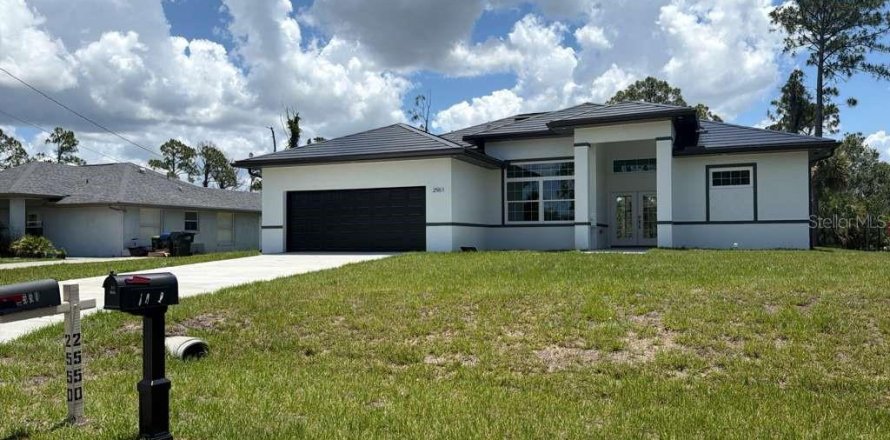 House in North Port, Florida 4 bedrooms, 179.49 sq.m. № 2102470