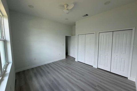 House in North Port, Florida 4 bedrooms, 179.49 sq.m. № 2102470 - photo 9