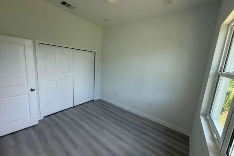 House in North Port, Florida 4 bedrooms, 179.49 sq.m. № 2102470 - photo 10