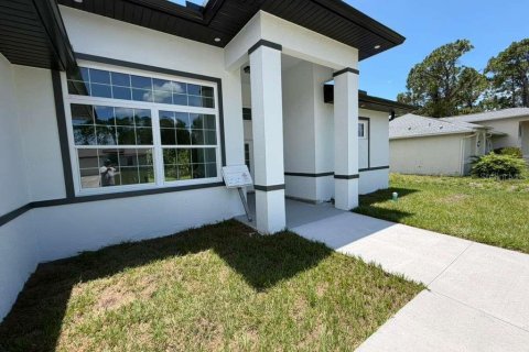 House in North Port, Florida 4 bedrooms, 179.49 sq.m. № 2102470 - photo 3