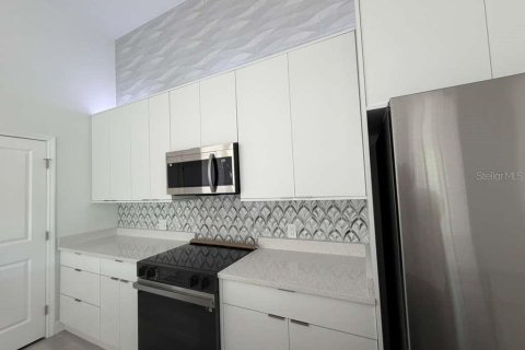 House in North Port, Florida 4 bedrooms, 179.49 sq.m. № 2102470 - photo 6