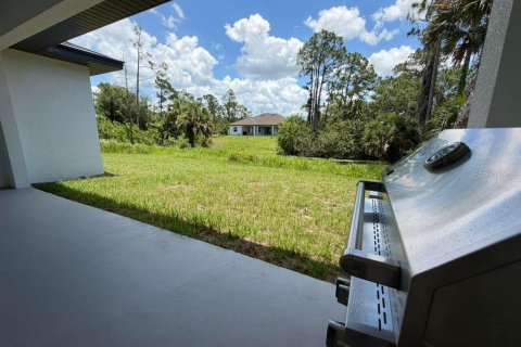 House in North Port, Florida 4 bedrooms, 179.49 sq.m. № 2102470 - photo 30