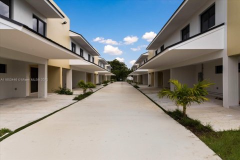 Condo in Florida City, Florida, 3 bedrooms  № 1871781 - photo 1