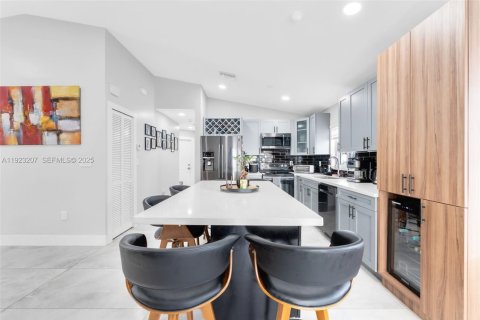 Villa ou maison à vendre à Pembroke Pines, Floride: 3 chambres, 131.18 m2 № 1977331 - photo 10