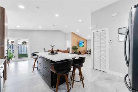 Villa ou maison à vendre à Pembroke Pines, Floride: 3 chambres, 131.18 m2 № 1977331 - photo 11