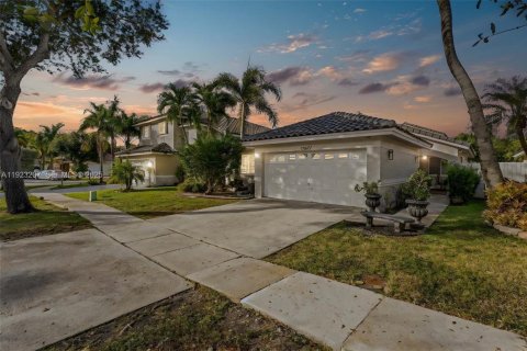 Villa ou maison à vendre à Pembroke Pines, Floride: 3 chambres, 131.18 m2 № 1977331 - photo 1