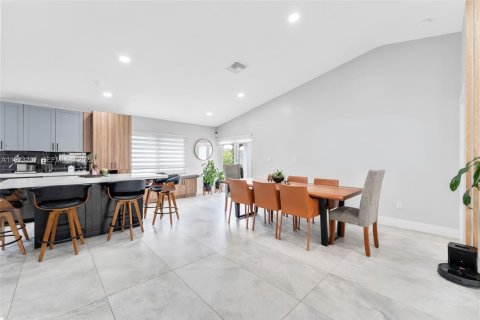 Villa ou maison à vendre à Pembroke Pines, Floride: 3 chambres, 131.18 m2 № 1977331 - photo 6