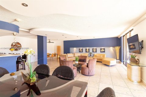 Condominio en alquiler en North Miami, Florida, 2 dormitorios, 92.53 m2 № 1996900 - foto 8