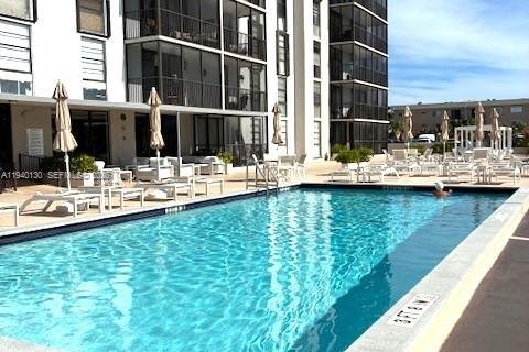 Condominio en alquiler en North Miami, Florida, 2 dormitorios, 92.53 m2 № 1996900 - foto 26