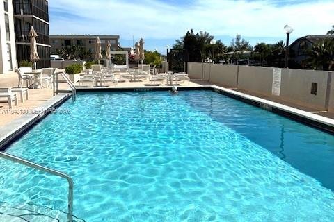 Condominio en alquiler en North Miami, Florida, 2 dormitorios, 92.53 m2 № 1996900 - foto 25