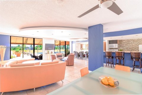 Condominio en alquiler en North Miami, Florida, 2 dormitorios, 92.53 m2 № 1996900 - foto 7