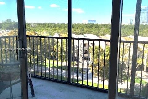 Condominio en alquiler en North Miami, Florida, 2 dormitorios, 92.53 m2 № 1996900 - foto 13