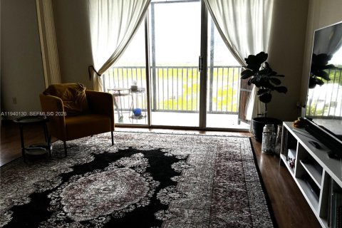 Condominio en alquiler en North Miami, Florida, 2 dormitorios, 92.53 m2 № 1996900 - foto 4