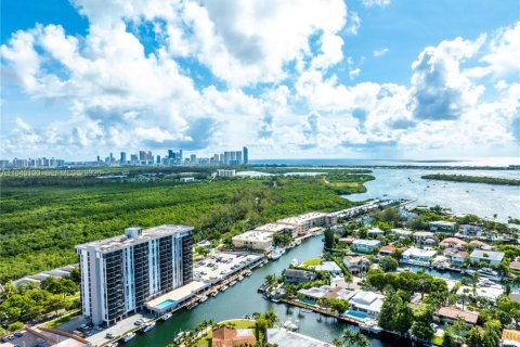 Condominio en alquiler en North Miami, Florida, 2 dormitorios, 92.53 m2 № 1996900 - foto 2