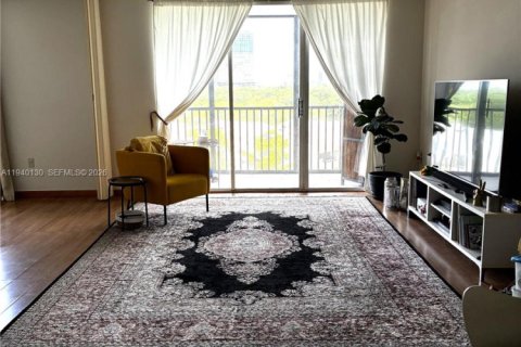 Condominio en alquiler en North Miami, Florida, 2 dormitorios, 92.53 m2 № 1996900 - foto 3