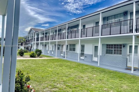 Купить кондоминиум в Холливуд, Флорида 1 спальня, 63.17м2, № 2044220 - фото 8