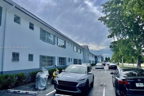 Купить кондоминиум в Холливуд, Флорида 1 спальня, 63.17м2, № 2044220 - фото 10