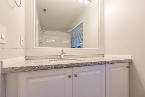 House in Plantation, Florida 3 bedrooms, 195.65 sq.m. № 1970060 - photo 24