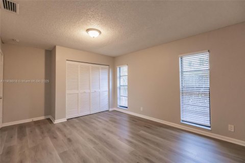 House in Plantation, Florida 3 bedrooms, 195.65 sq.m. № 1970060 - photo 22