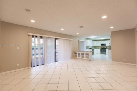 House in Plantation, Florida 3 bedrooms, 195.65 sq.m. № 1970060 - photo 19
