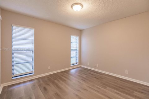 House in Plantation, Florida 3 bedrooms, 195.65 sq.m. № 1970060 - photo 26