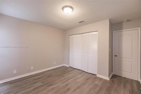 House in Plantation, Florida 3 bedrooms, 195.65 sq.m. № 1970060 - photo 27