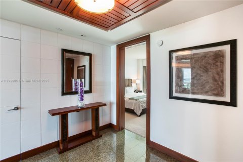 Снять в аренду кондоминиум в Бэл-Харбор, Флорида 2 спальни, 153.94м2, № 2079756 - фото 10